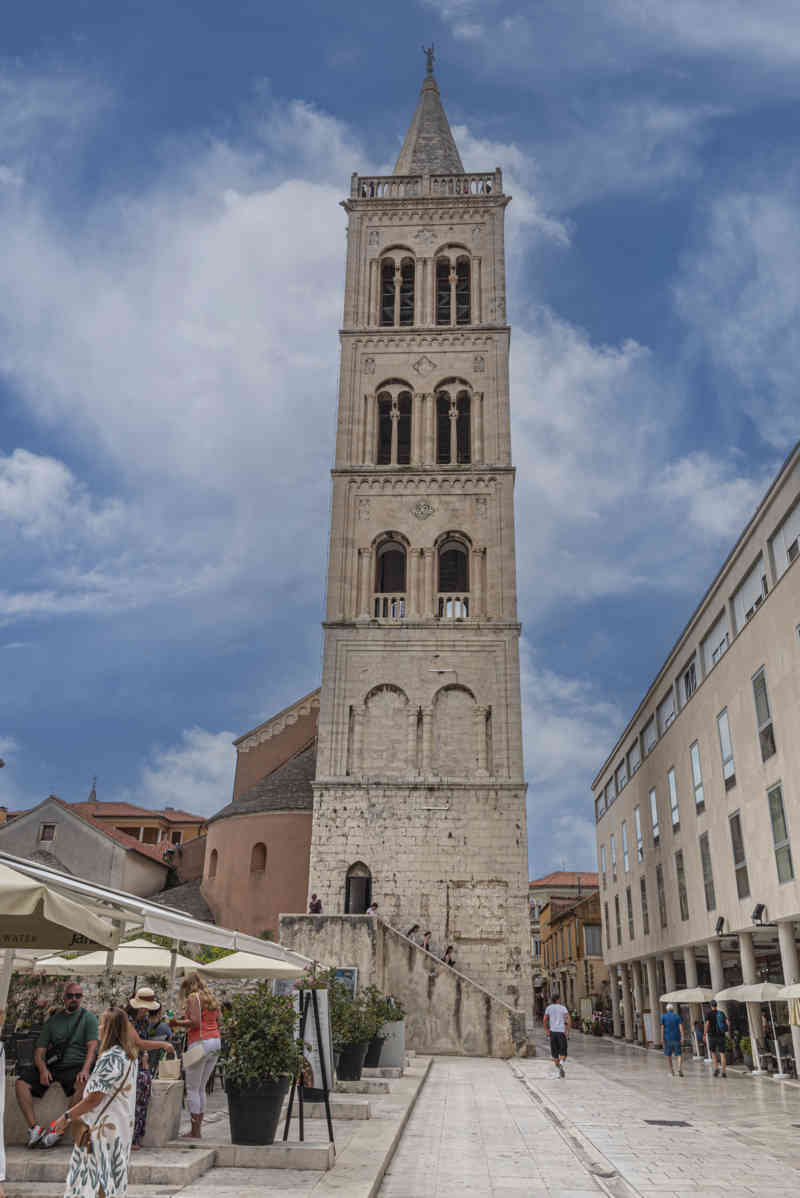 Croacia - Zadar 08 - catedral de Santa Anastasia - campanario.jpg